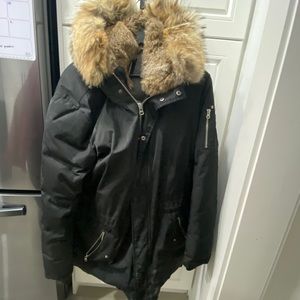 MEN'S PARKA LIGHTLY WORN W/ FUR TRIM 9/10
